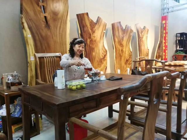 五号厅陕西展团特色显著,泾阳茯茶广受好评, 六号厅"沈阳品茶好去处"