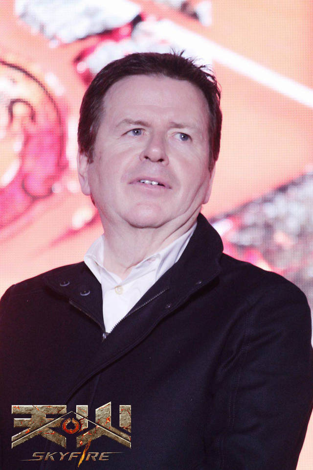 《天火》举办发布会曝预告 昆凌秀英文导演西