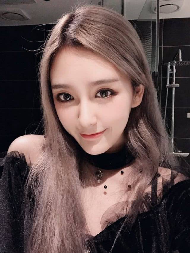 Rita直播狂开车,和助理聊这种话题,观众直呼太