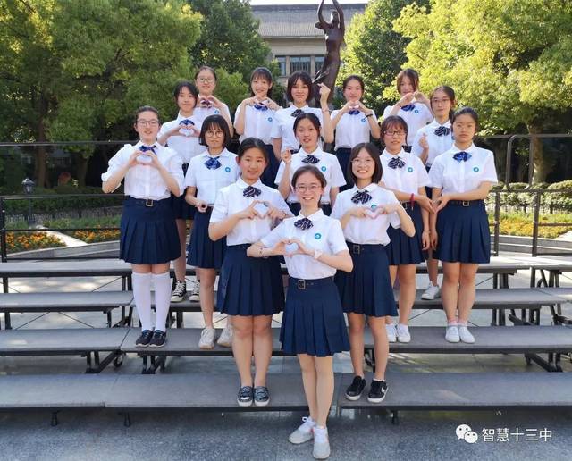 南京十三中:来梦想家乐园,在大树下读书