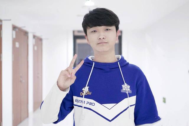 王者荣耀:猫神是KPL第一人?解说英凯揭示过往