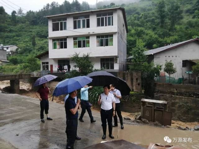 【聚焦】万源市竹峪镇:突遇162毫米特大暴雨 救灾人员