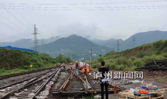 叙永火车站是隆叙铁路的终点站,也是叙大铁路与隆叙铁路接轨的车站.