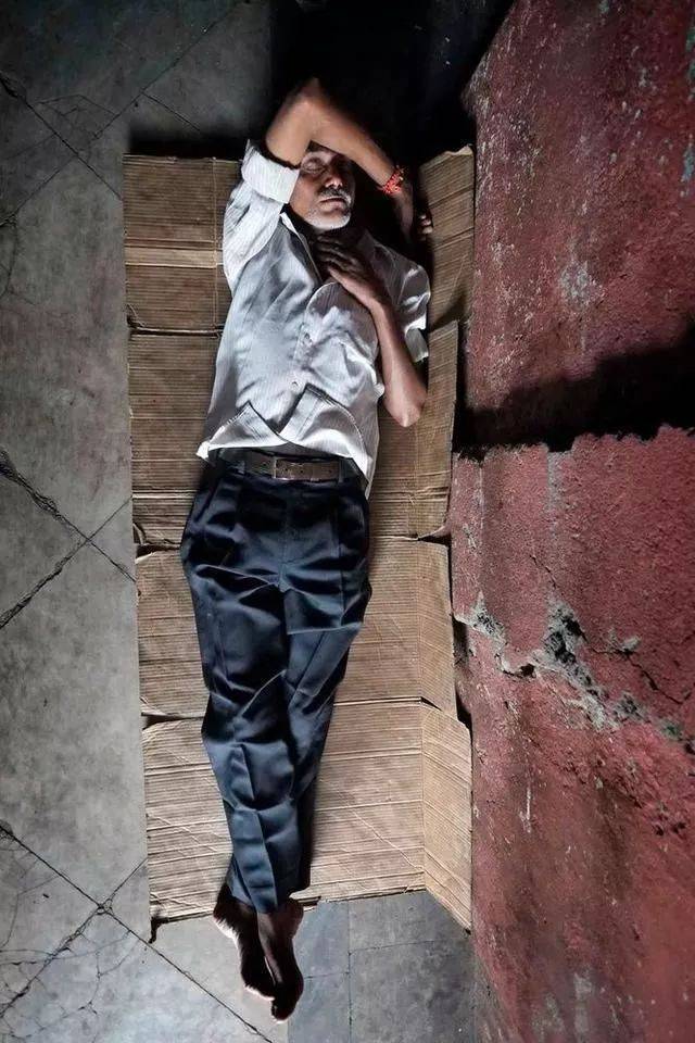 千万不要碰印度人的左手!