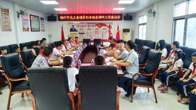 何正拔率队调研我县农村青年创业工作及