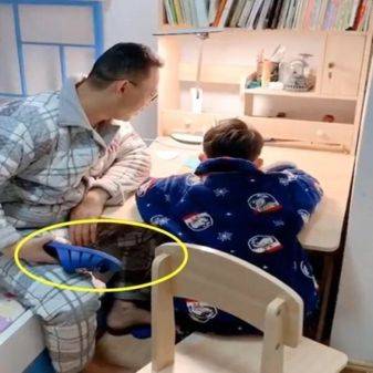 上#爸爸事业再风光辅导作业也爆缸#话题就引起了众多网友的疯狂吐槽