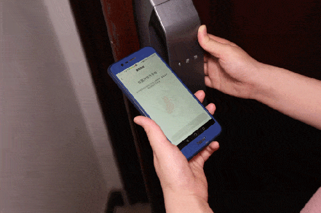 在app上完成的)可以通过商店搜索,或者扫描说明书上的二维码进行下载!