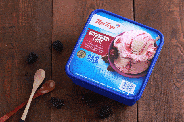 波森莓 boysenberry  冰淇淋表面的波森莓涟漪,粉红得让人心动.