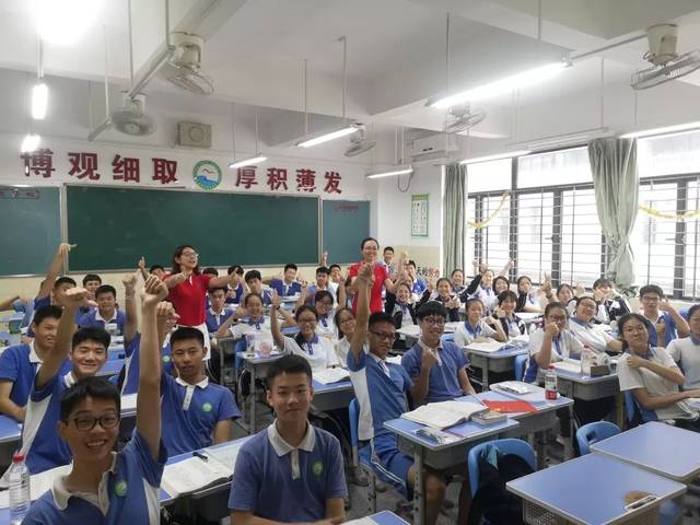 校长陆雄新带队为学生加油 龙华区民治中学考点