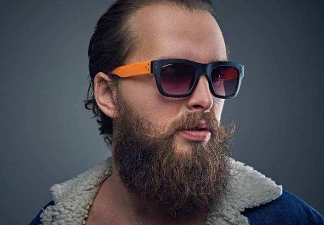 男人雄性激素分泌旺盛,身体通常有这3项特征,