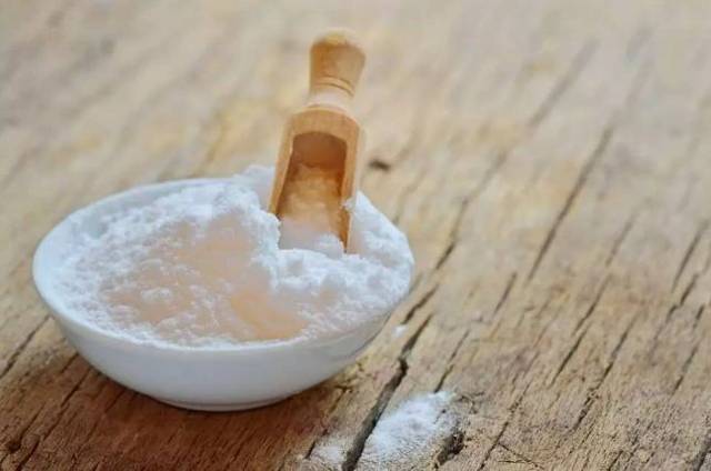 【有趣】女子拿泥鳅通厕所,竟真通了!这操作真