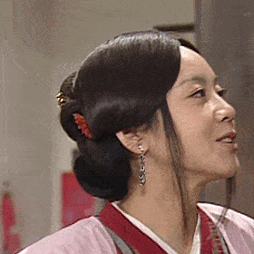 48岁闫妮逆生长成少女的秘密.