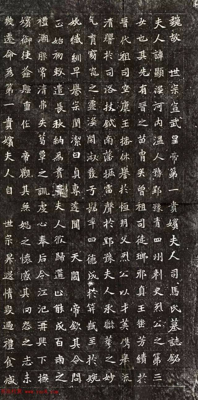 从经典碑帖中找出需要的字,集成作品范例,然后临写成书.