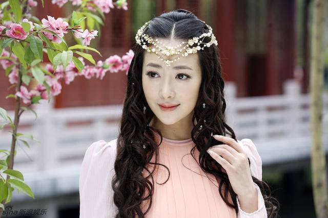 有多少人爱上了陈雨欣的潮涯女王?