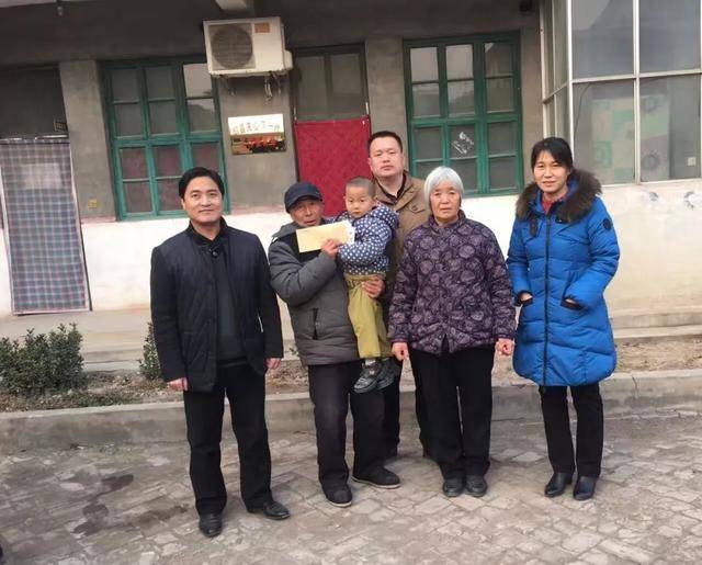 大爱无边,邱县关工委救助行动正在进行中.