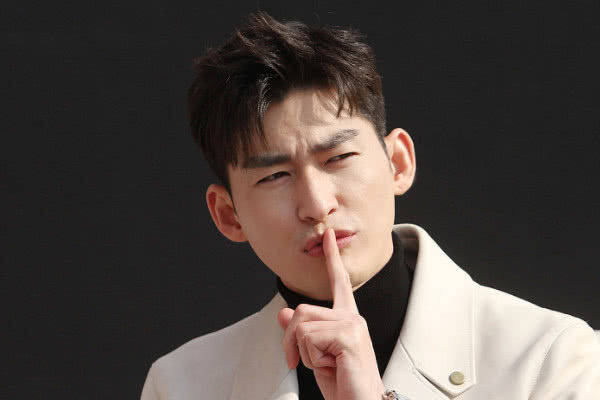 张翰微博宣恋情? 女友不是郑爽, 不是娜扎, 而是