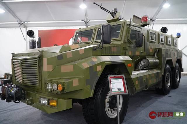 t11型超轻型班用突击车,该车采用4x4驱动形式,总重量只有4吨,配备6挡