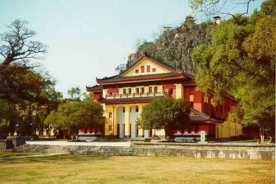 在贵港就能轻松提升学历!广西师范大学火热报名中