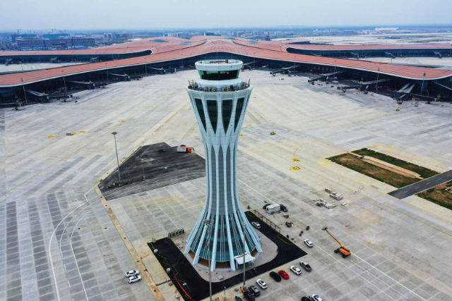 北京大兴国际机场凤凰之眼西塔台竣工交用