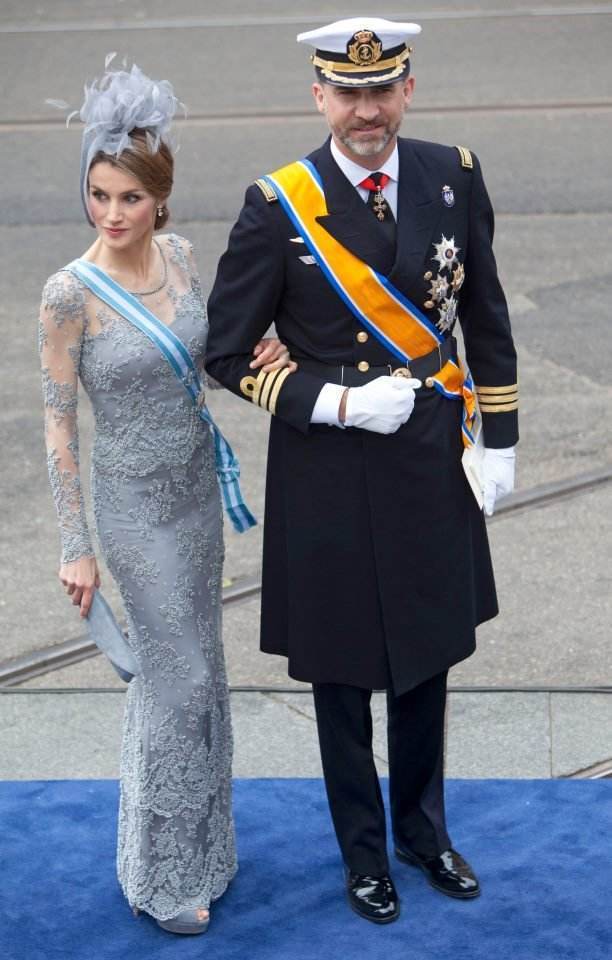 西班牙王后与国王上演最萌身高差,造型师必须