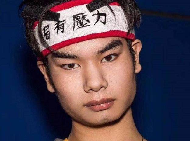 眉毛哥小吴的悲凉网红梦,爆红过后变成家里蹲