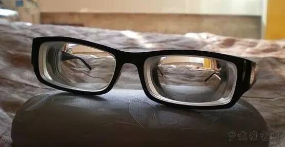 近视2000度究竟是啥感觉?太崩溃了~