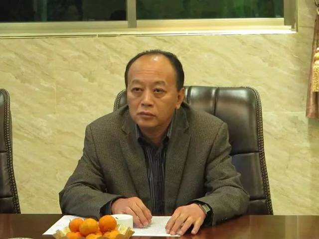 杨日华,1964年10月生,广东梅州五华人,1983年8月参加工作,1984年9月