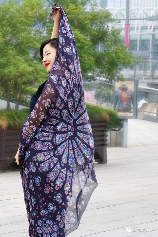 风格的机械穿搭,少不了一条三米长巾禁忌v风格夏日微盘下载图片