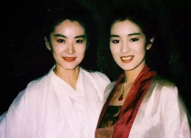 林青霞总被艳压看完她与王祖贤张曼玉的合影才知她的美被低估