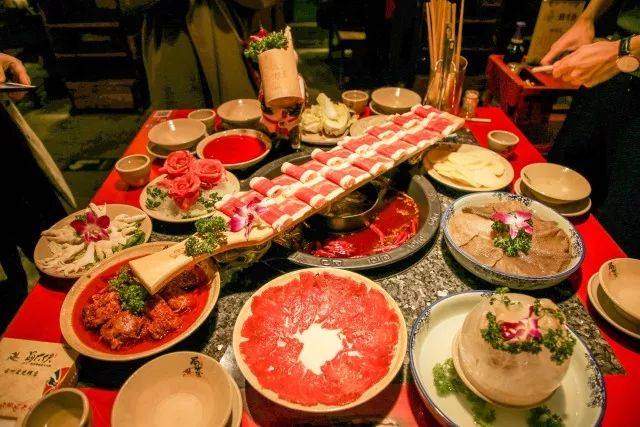 【老板"疯"了】邹平蜀大侠火锅菜品满200减100! 青岛啤酒3毛1瓶!