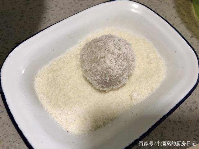这早餐用糯米粉就能做,还不用揉面,软糯香甜,老人孩子都爱吃
