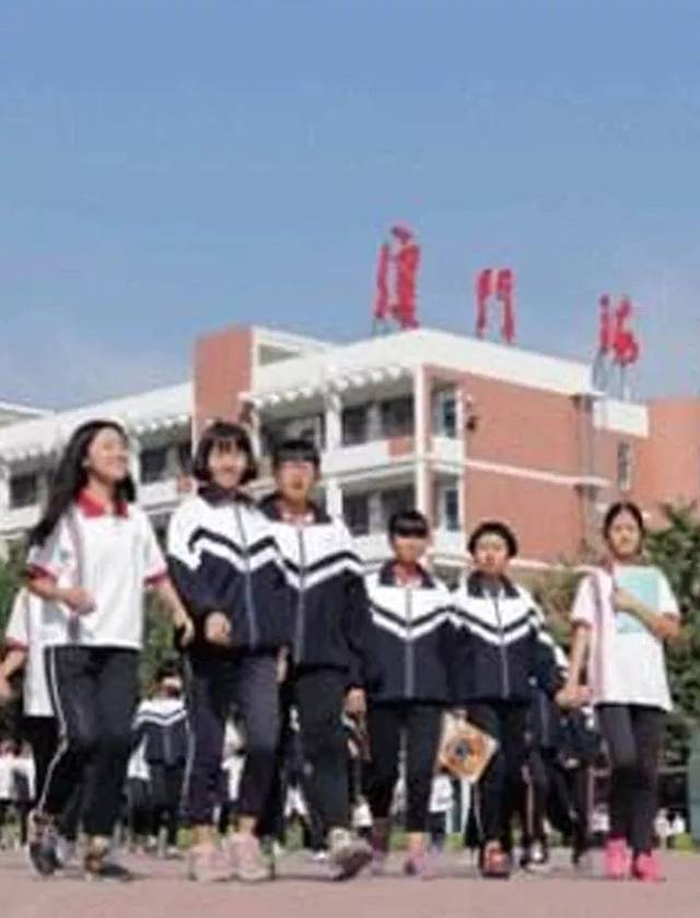 厦门双十中学思明校区  5 6 7 8 9 校服,可能是最众口难调的 无数人