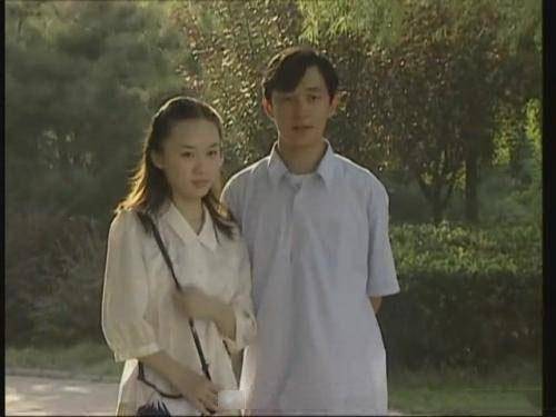 她比董洁长得还清纯漂亮,拍性感照片而成名,儿