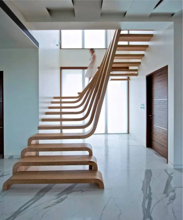 极简线条楼梯 越是简单的越是给人印象深刻 往往几笔线条就会带来