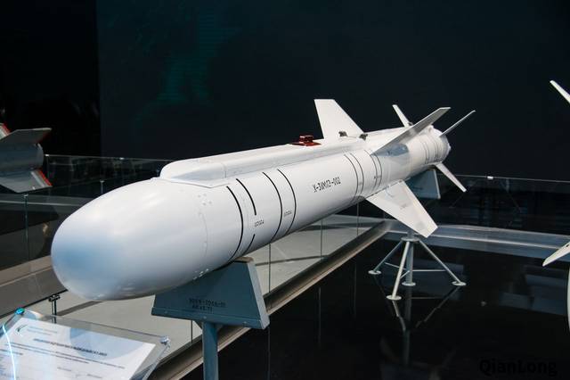 14.战术导弹武器公司展出的kh-38me空地导弹.