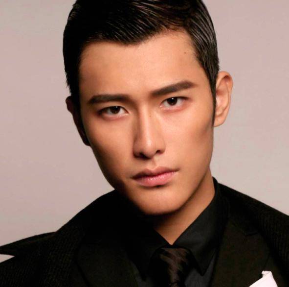 他曾和郑爽张瀚一起火爆一时,如今心酸直播卖