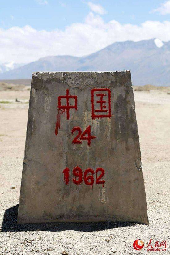 "祖国在我心中"界碑描红主题活动第四站走进驻西藏边防部队