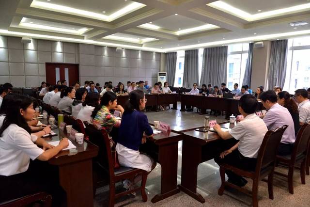 市委教育工委召开迎七一表彰先进座谈会