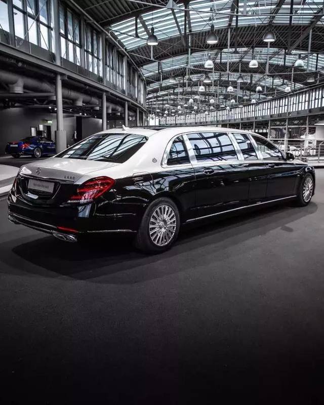 和劳斯莱斯加长幻影一个价位的奔驰轿车——迈巴赫 pullman s650