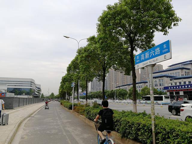 东湖高新集中整治佛祖岭地铁站周边综合环境 探索长效