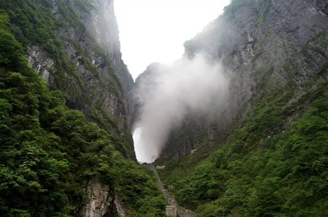 部分素材来源:今日头条,网络 天门山天门洞天门鬼谷子溶洞 平台声明