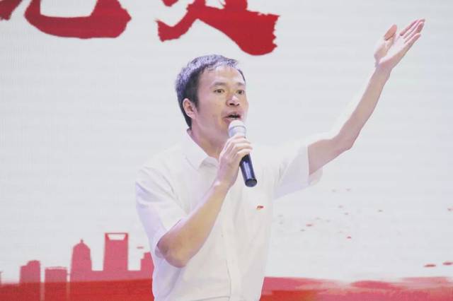 市局第六支部冯国富作题为《党员的责任与担当》的演讲