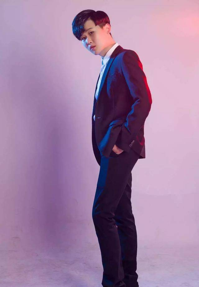 《QQ飞车手游》公测1周年 明星大咖齐助阵