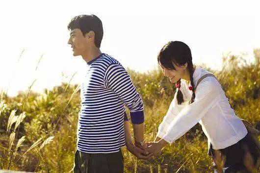 买水军黑前妻,蹭完前女烈焰公益服友热度就跑,现在他娶了个90后娇妻?