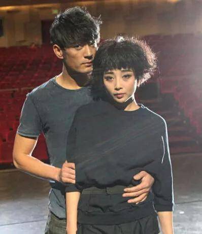 买水军黑前妻,蹭完前女烈焰公益服友热度就跑,现在他娶了个90后娇妻?