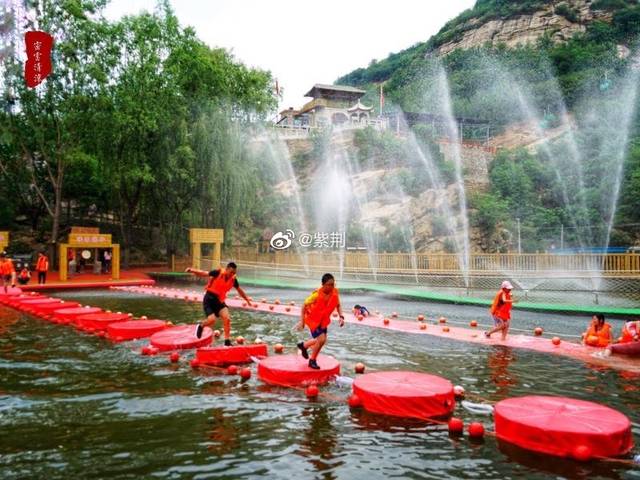 有水上软桥,击鼓喷泉,跨跃水上浮萍,水上翻翻乐,水上钢丝,水滑梯