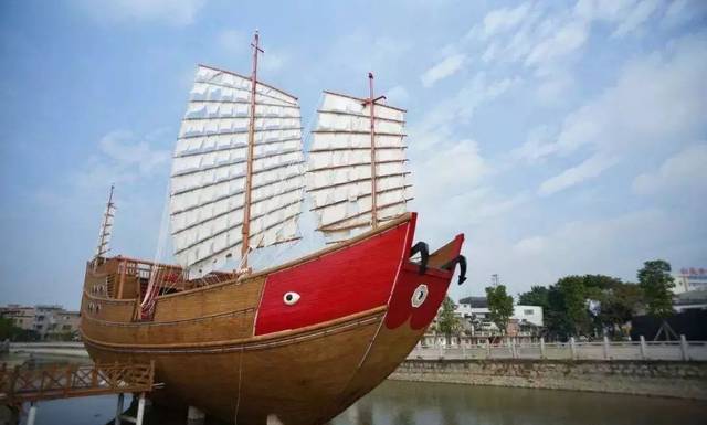 清代康,乾年间,樟林是广东较大港口之一,是潮州红头船航泊的基地,也是