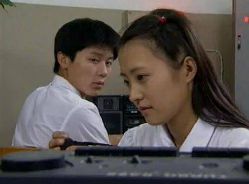 买水军黑前妻,蹭完前女烈焰公益服友热度就跑,现在他娶了个90后娇妻?