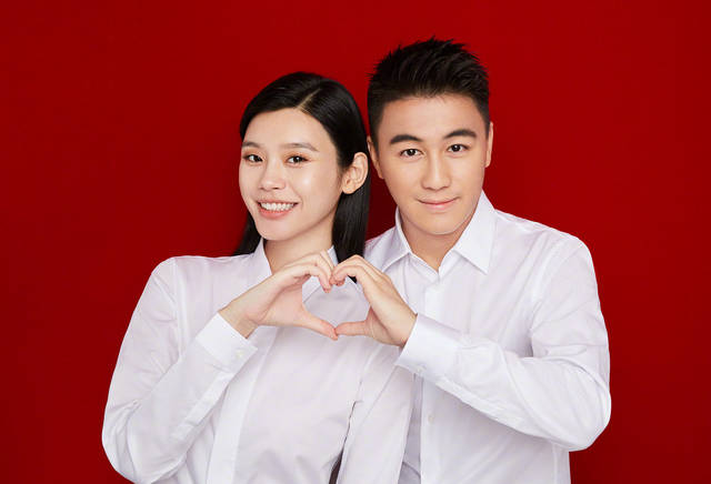 奚梦瑶官宣结婚照!何猷君p图太狠变斗鸡眼,刘