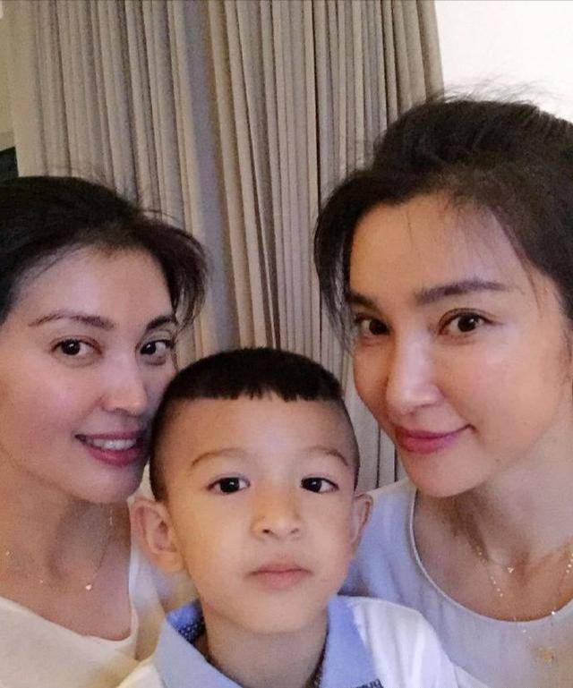 李冰冰同框妹妹李雪李雪亲自承认小两岁的自己更像姐姐